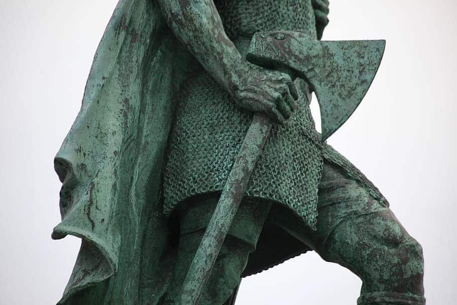 https://funkey.be/wp-content/uploads/2020/01/statue-axe-viking-craft.jpg