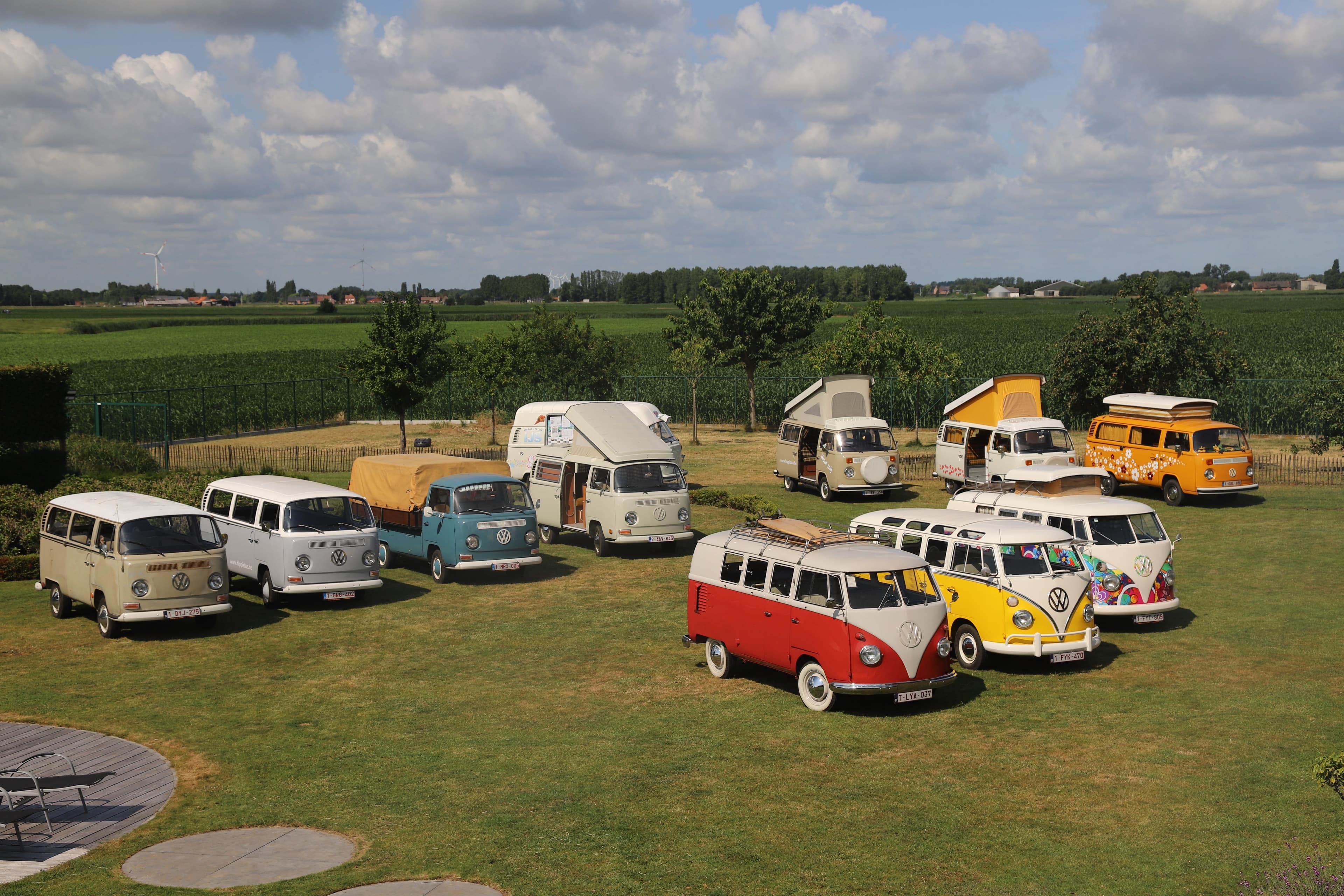 Cruisen met een VW busje in de polder