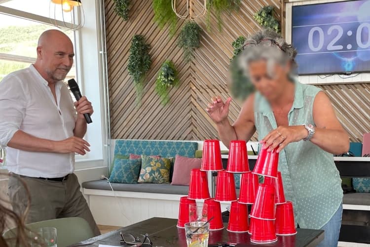 https://funkey.be/wp-content/uploads/2024/01/woman-cups.jpg