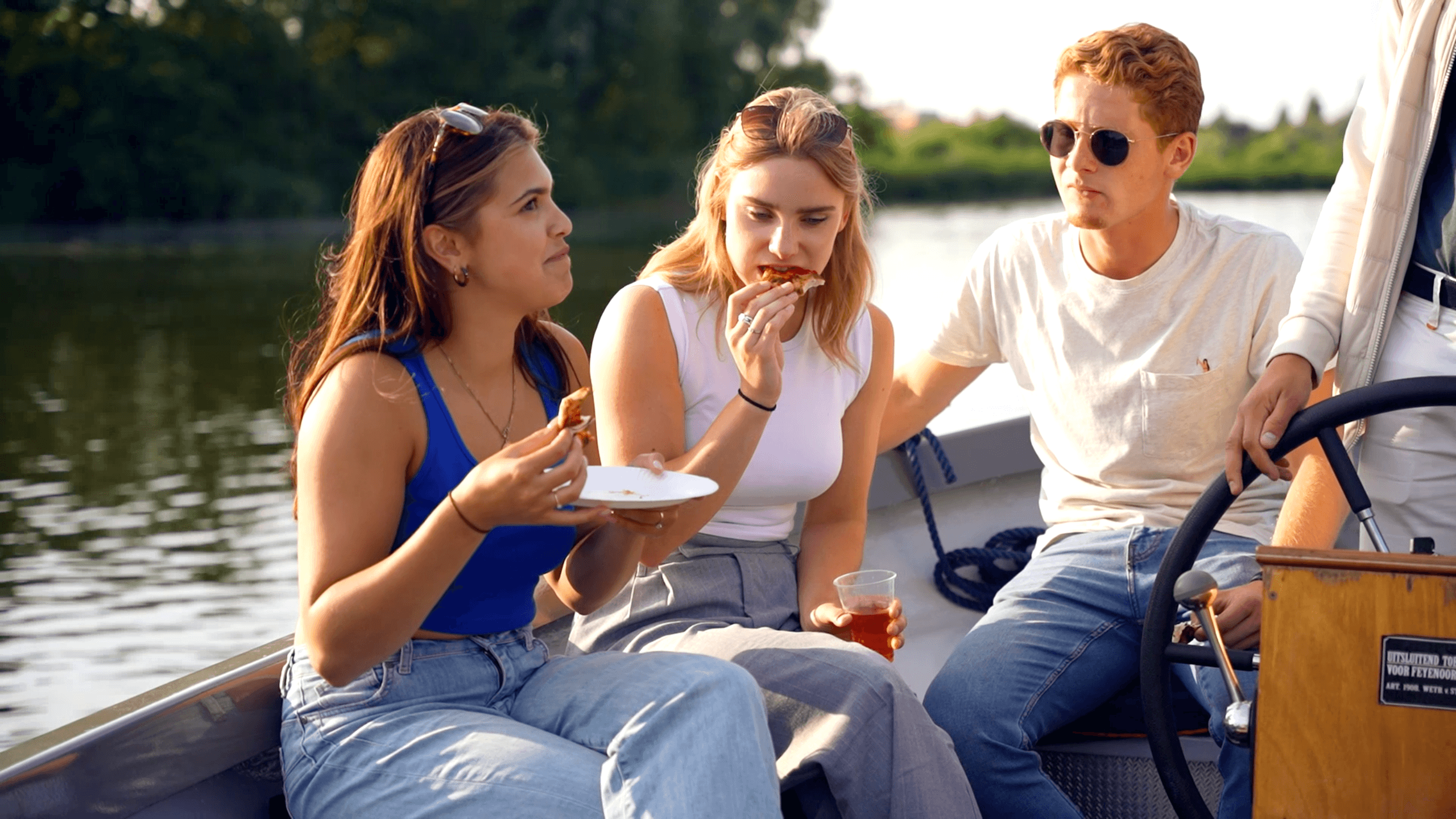 https://funkey.be/wp-content/uploads/2024/02/Pizza-eten-.png