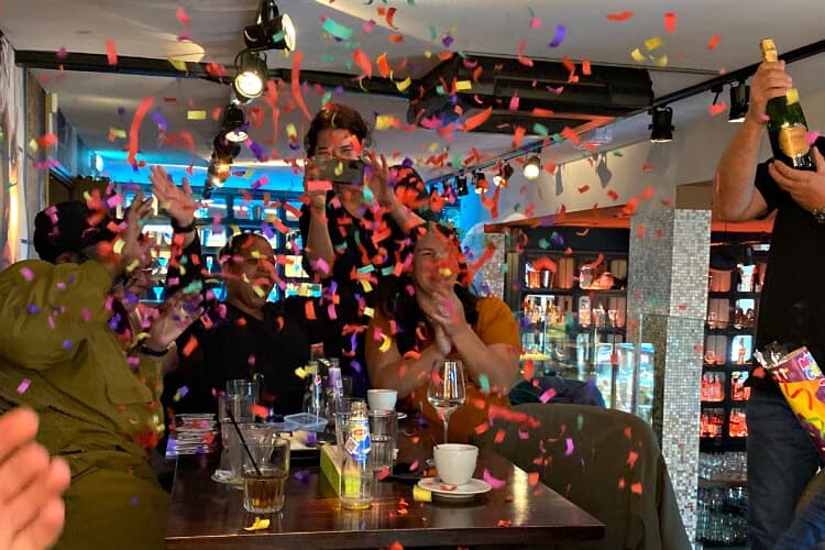 https://funkey.be/wp-content/uploads/2024/02/confetti-explosion.jpg