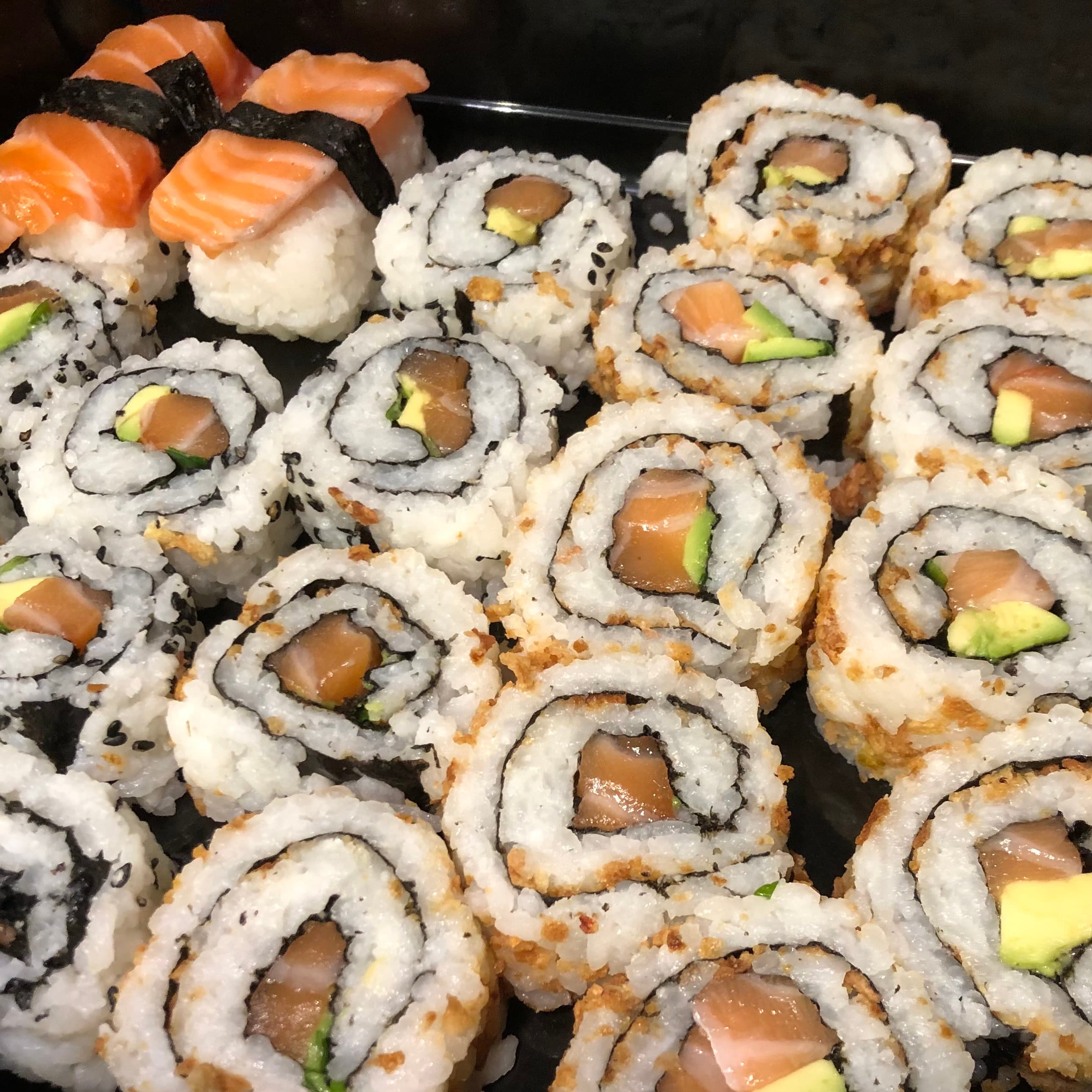https://funkey.be/wp-content/uploads/2024/11/Sushi-gesneden.jpg