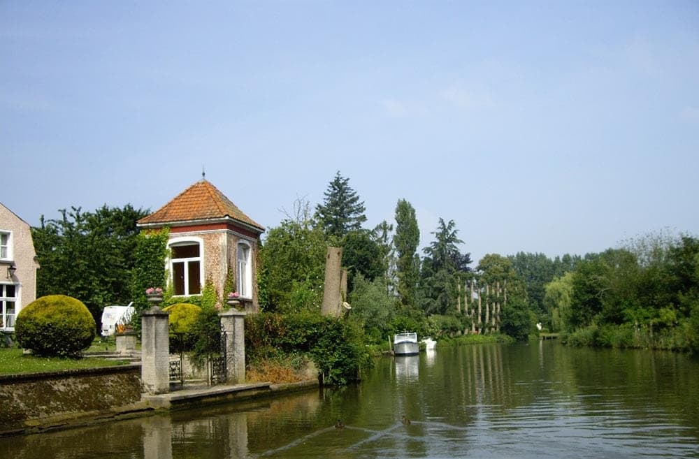 Cruising by yourself in Ghent header image
