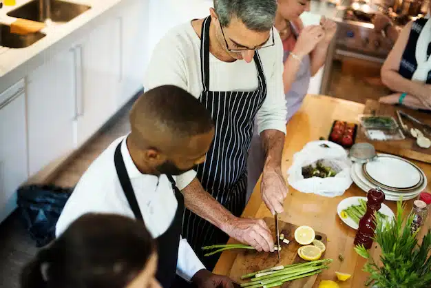 https://wp.funkey.be/wp-content/uploads/2024/01/group-friends-cooking-kitchen_53876-2.webp