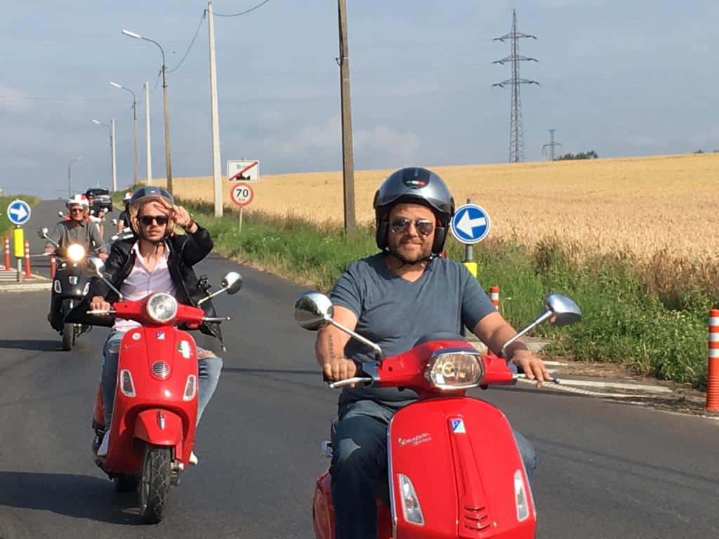 Vespa tocht op locatie naar keuze header image