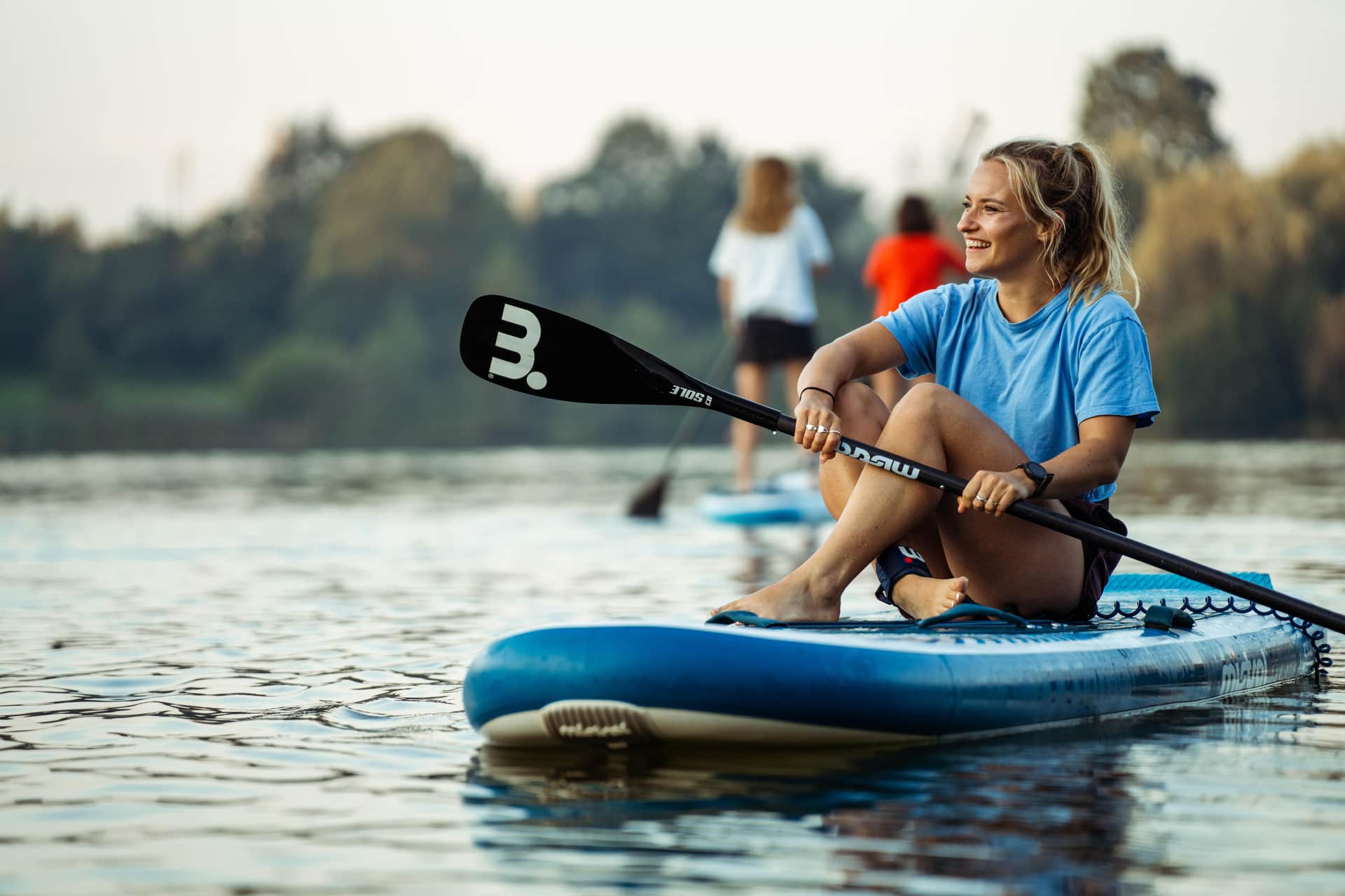 Stand up paddling (SUP) in groep header image